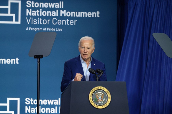 Joe Biden kitart az elnökjelöltség mellett