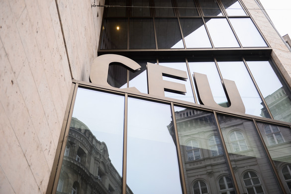 Botrány a CEU diplomaosztóján