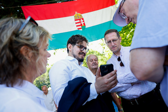 Varga Mihály és Szijjártó Péter is szavazásra buzdítja az embereket