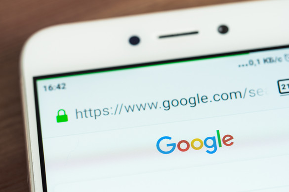 Titokban rögzíti a hangunkat a Google