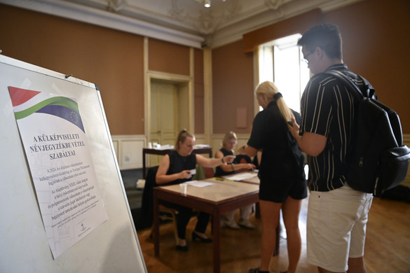 Az Európai Néppárt szerezheti meg a legtöbb képviselői helyet