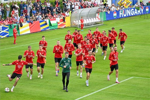 Falunapi fieszta Szoboszlaiék edzésén