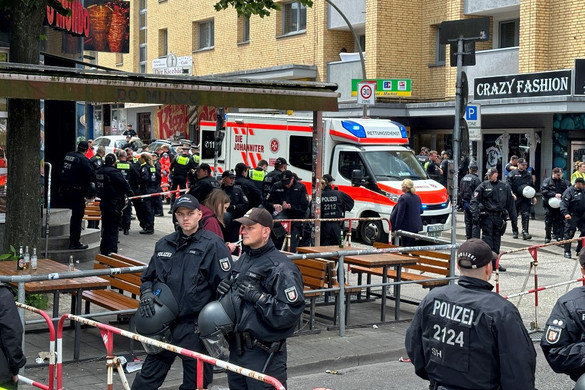 Csákánnyal, Molotov-koktéllal fenyegetett, lelőtték