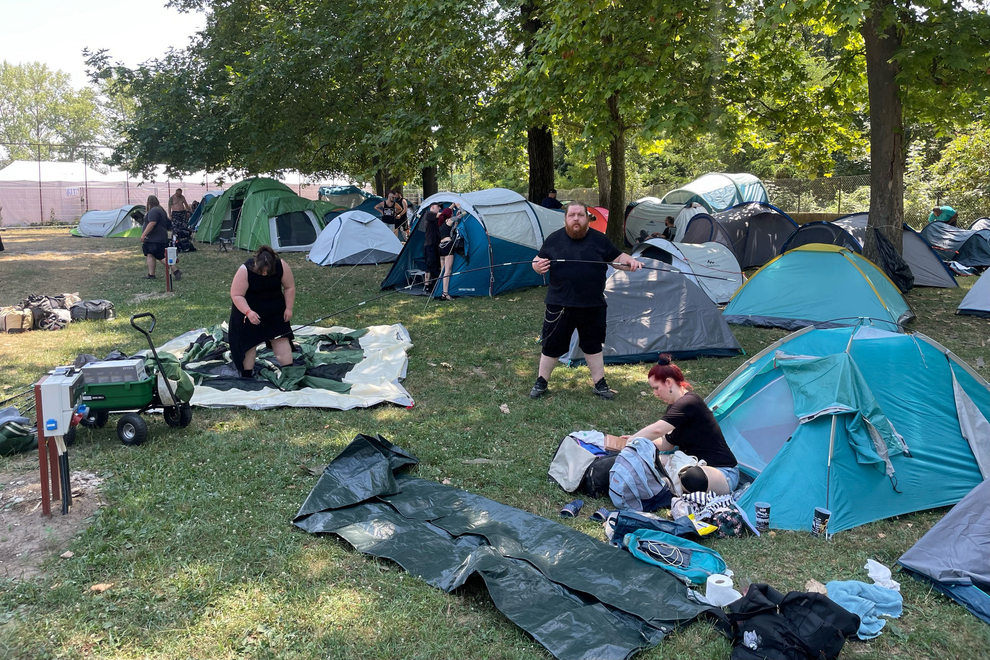 Fotó: MH Az érkezést követő órák a sátorállítással teltek