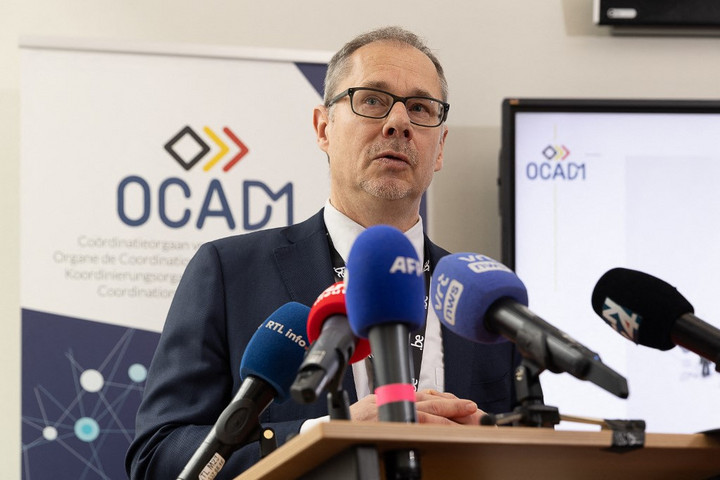 Marad a hármas szintű terrorkészültség