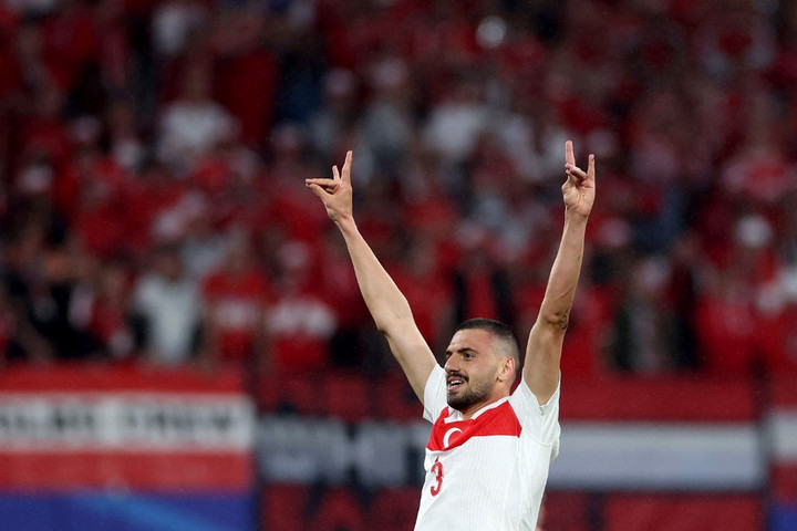 Fotó: RONNY HARTMANN / AFP Merih Demiralt két meccsre eltiltották