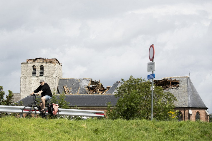 Fotó: AFP/Belga/Belga Mag/Kristof Van Accom Rendkívüli vihar csapott le Belgiumra, halálos áldozata is van