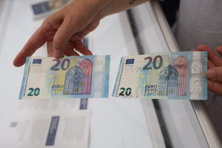 Dinárt és eurót is hamisítanak