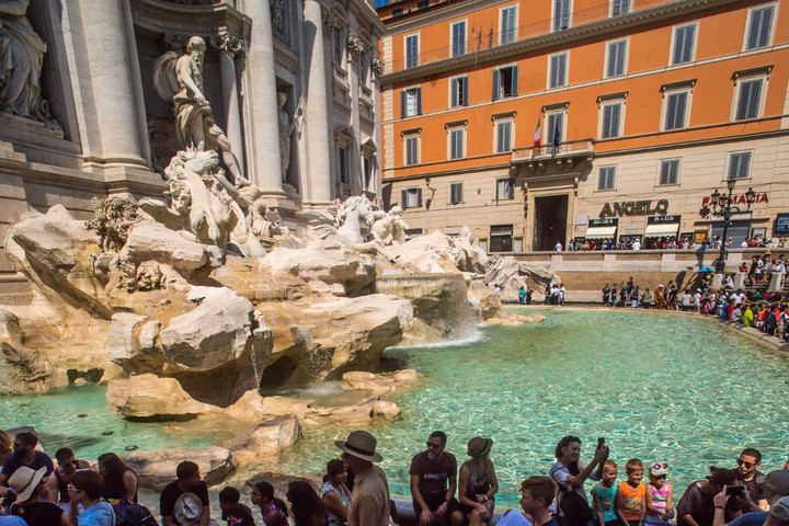 Megújul a Trevi-kút