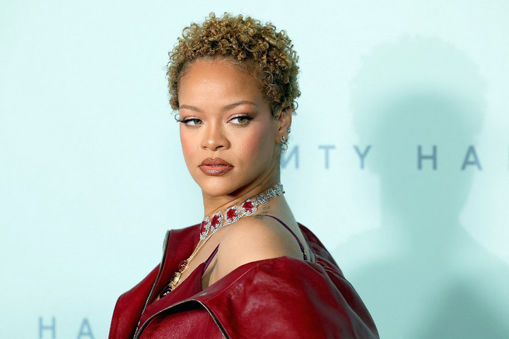 Rihanna is beáll hupikék törpikének + VIDEÓ