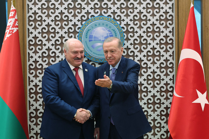 Erdogan: Lépéseket kell tenni Ukrajna megállítására