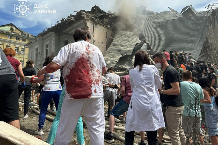 Mégsem az oroszok bombázták a kijevi gyermekkórházat?
