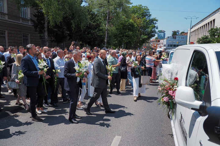 Fotó: AFP/Anadolu/Elman Omic Szarajevói érsek: az áldozatok sírjai a béke szószólói