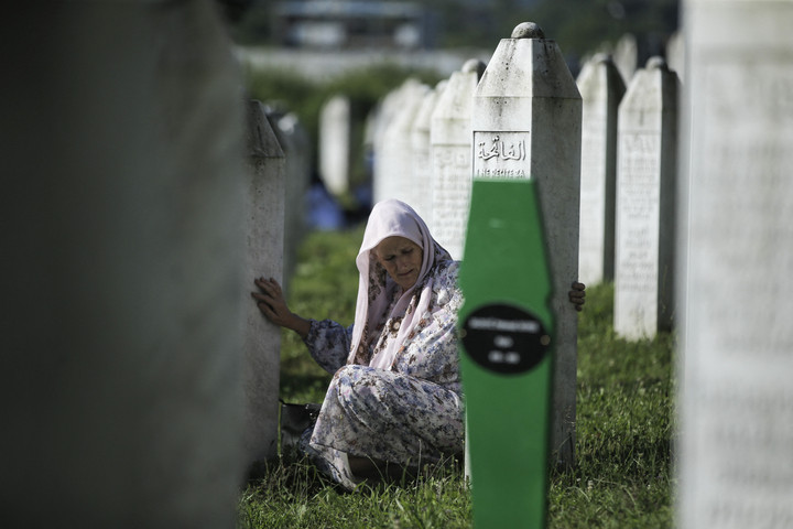 Tizennégy újonnan azonosított áldozatot temettek el Srebrenicában