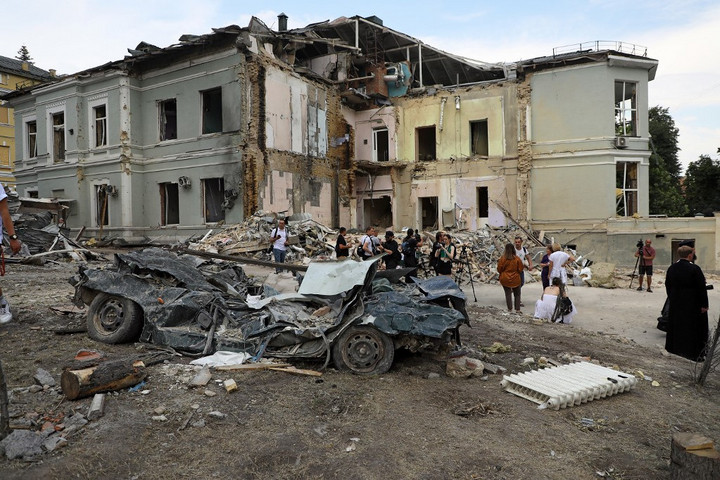 Fotó: AFP/NurPhoto/Yuliia Ovsiannikova Lelőtt orosz drónok roncsai okoztak károkat Kijevben