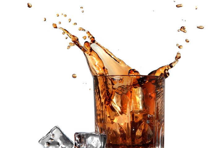Ezért tilos keverni az alkoholt az energiaitallal