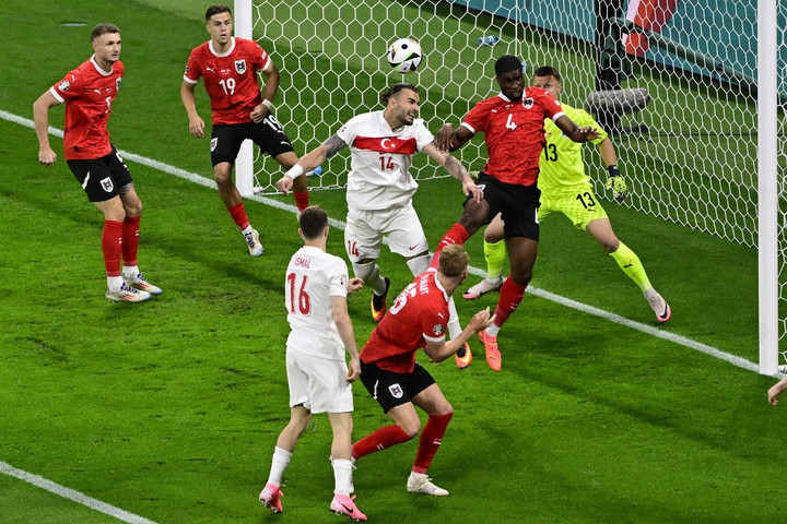 Fotó: AFP/John Macdougall Bravúr: Demiral továbblőtte Törökországot
