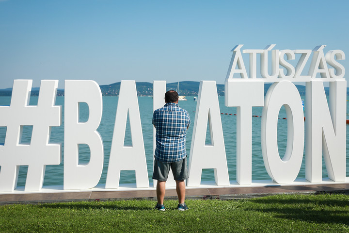 Fotó: MH archív/Hegedüs Róbert Elhalasztották a Balaton-átúszást