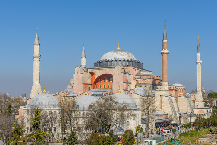 Hatalmi viszálykodás miatt szakadt ketté a keresztény egyház