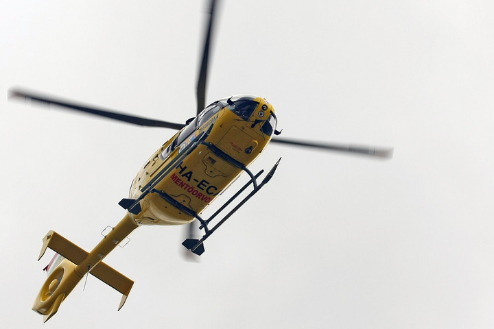 Mentőhelikopter vitte el a hőgutát kapó postást