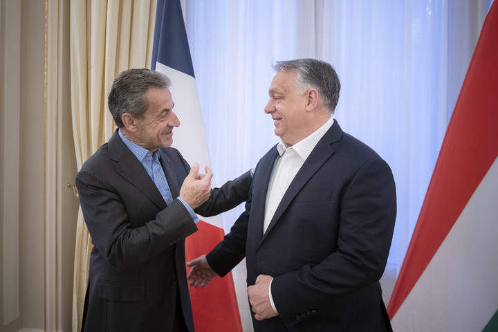 Fotó: MTI/Miniszterelnöki Sajtóiroda/Benko Vivien Cher Francia elismerés a magyar miniszterelnöknek