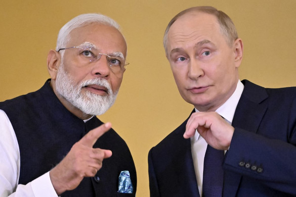 India besegítene Putyinnak