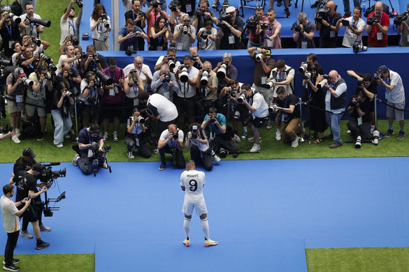 Nyolcvanezer szurkoló előtt büszkélkedett a Real Madrid Mbappéval