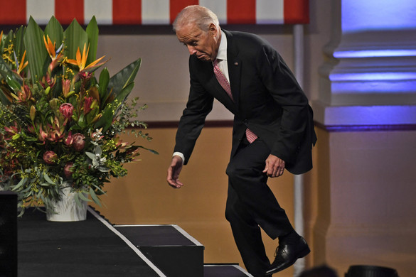 Újabb prominens demokraták követelik Biden visszalépését
