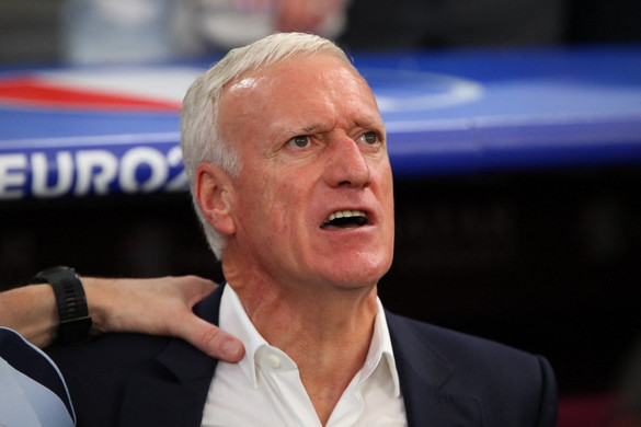 Deschamps marad