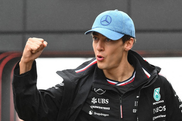 Russell vezérletével mercedeses az első sor Silverstone-ban