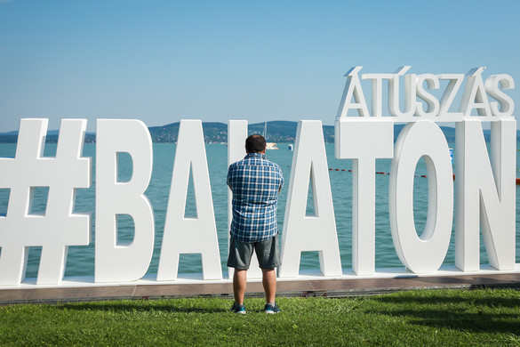 Vasárnap rendezik a Balaton-átúszást