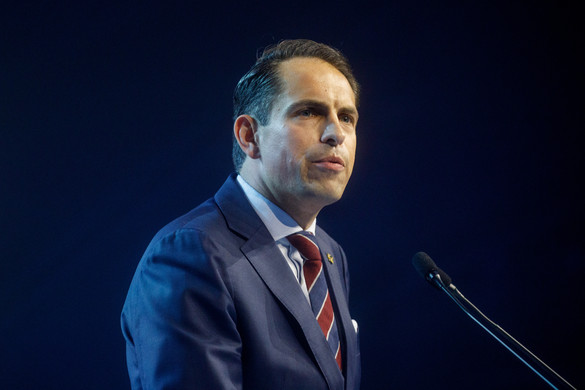 Bejelentette a Flamand Érdek vezetője, Tom Van Grieken, csatlakoznak a Patrióták Európáért csoporthoz