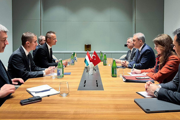 Szijjártó Péter: A magyar EU-elnökség fontos célja az együttműködés javítása a türk államokkal