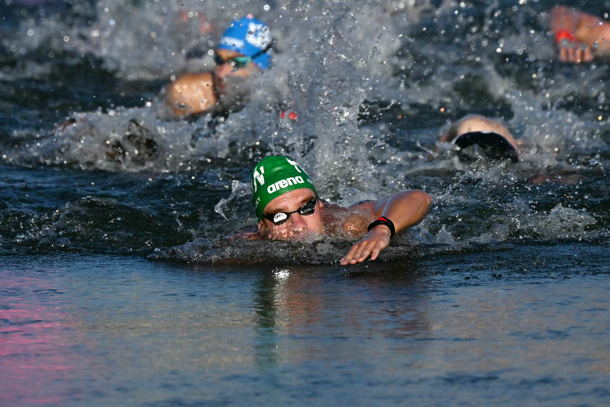 Rasovszky Kristóf a 2024-es párizsi olimpiai játékok 10 km-es maratoni úszás döntőjében 2024. augusztus 9-én