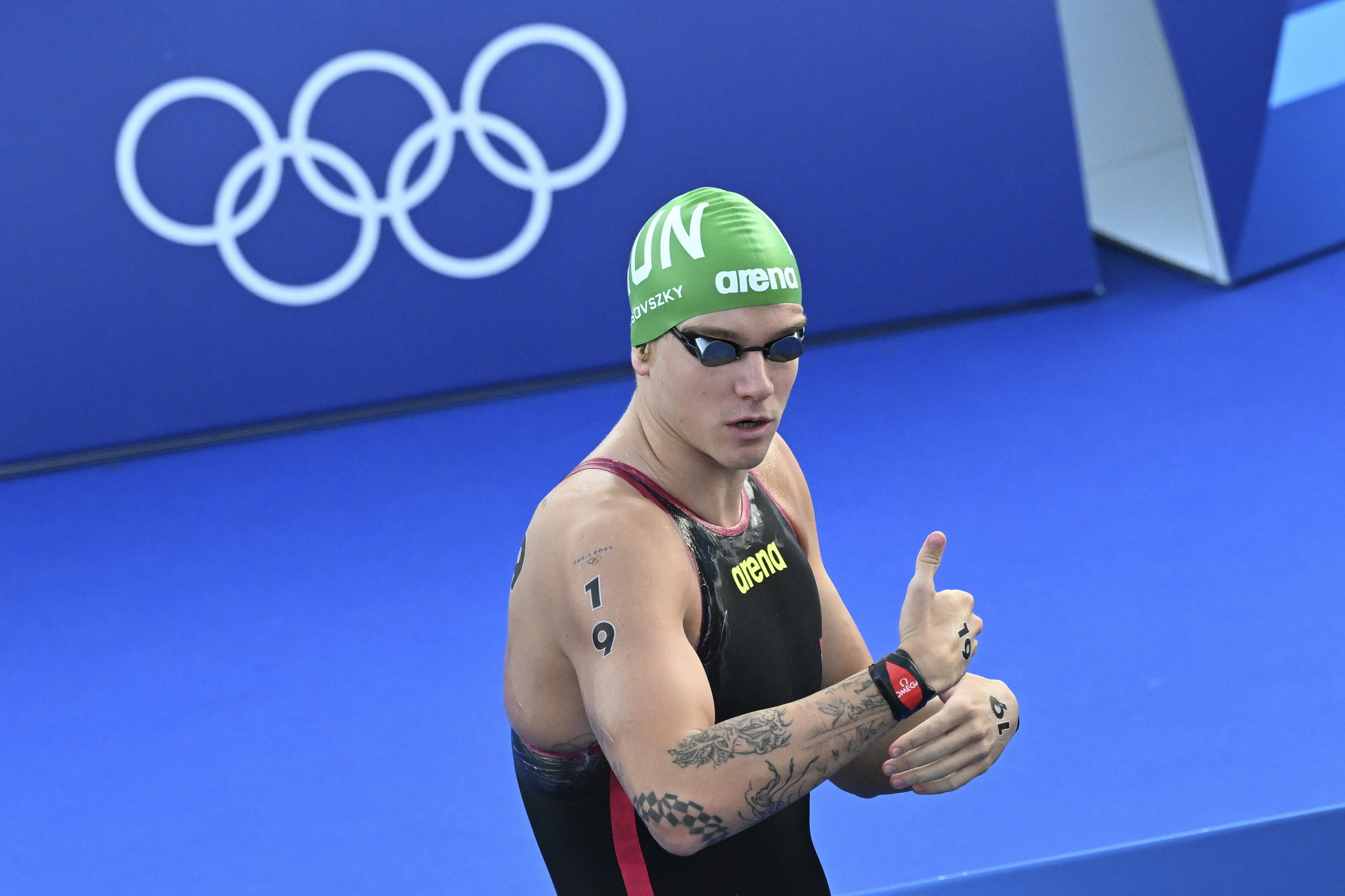 Rasovszky Kristóf a férfi 10 kilométeres nyíltvízi úszás rajtjánál a 2024-es párizsi nyári olimpián a Szajna III. Sándor hídjánál 2024. augusztus 9-én