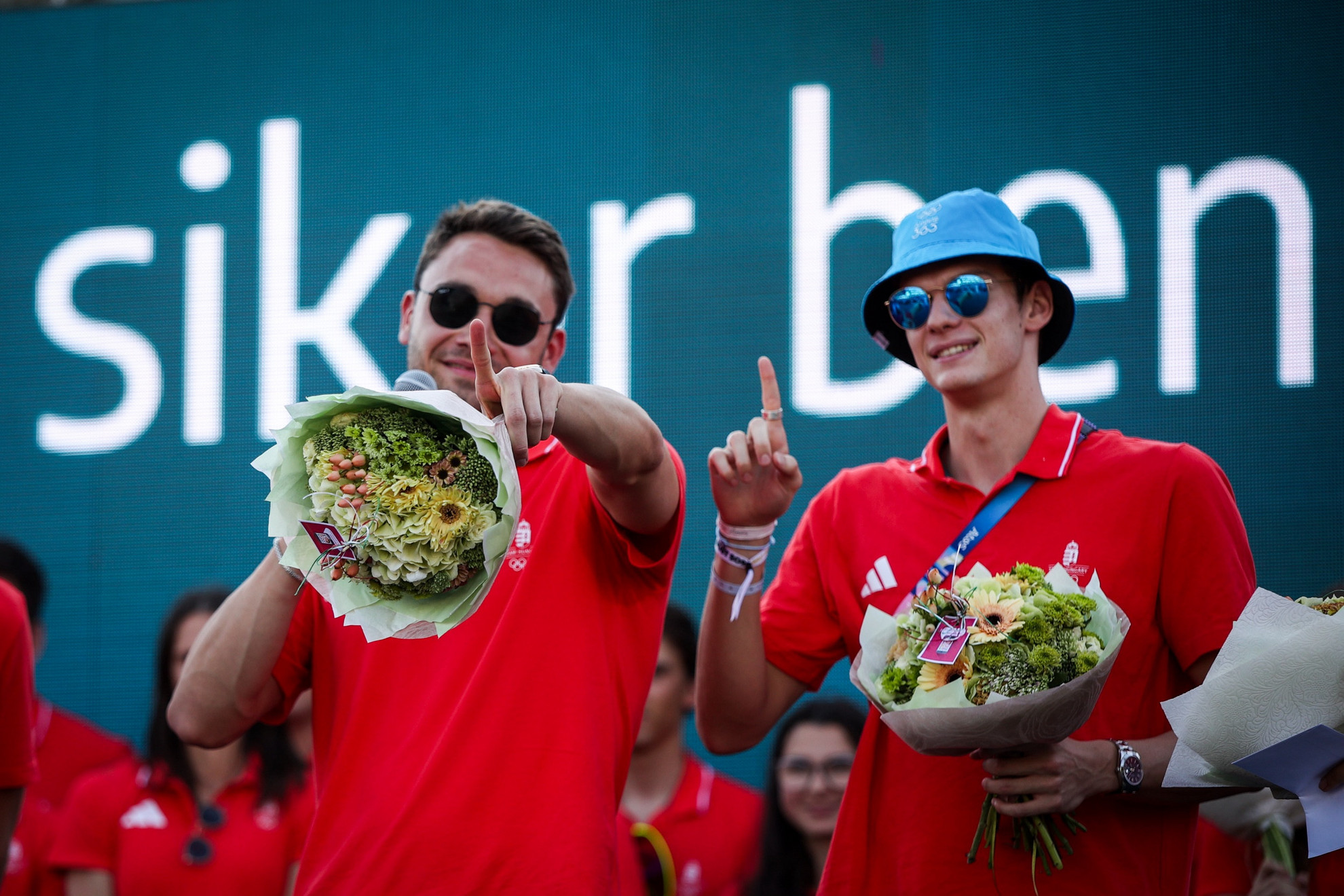 Milák Kristóf (b.) aranyérmet szerzett 100 méteres pillangóúszásban és ezüstérmet 200 méteres pillangóúszásban, Kós Hubert aranyérmes 200 méteres hátúszásban