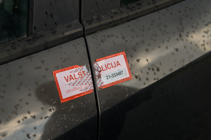 Fotó: AFP/Gints Ivuskans Lettország ittas vezetőktől lefoglalt autókat ad át Ukrajnának