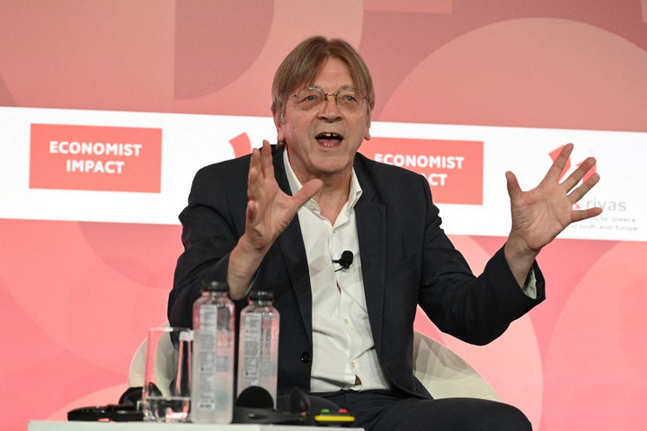 Fotó: AFP/NurPhoto/Nicolas Koutsokostas Guy Verhofstadt már nem Orbánnal foglalkozik