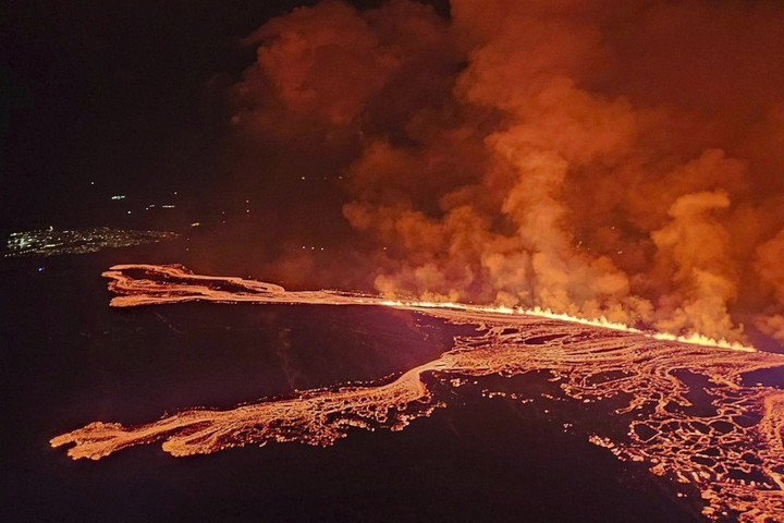Fotó: NorthFoto Lávafolyam miatt menekülnek ez emberek Izlandon + VIDEÓ