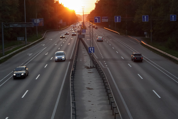 Fotó: NorthFoto Táblákkal ütötte egymást két férfi az M3-ason + VIDEÓ