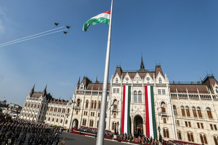 Fotó: MH/Balogh Dávid Zászlófelvonás, díszünnepség és tisztavatás + GALÉRIA