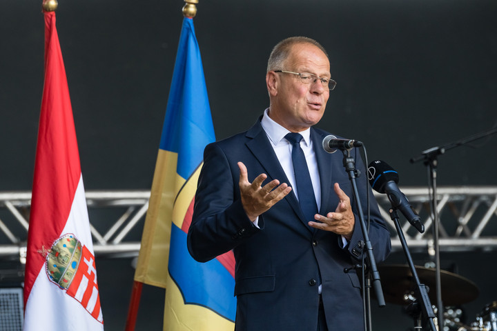 Fotó: MTI/Katona Tibor Navracsics Tibor: Összetartó közösségek tartják meg a nemzetet