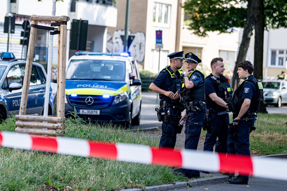 Heten sérültek meg késes támadásban egy berlini menekültközpontban