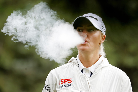 A dohányzási tilalom miatt bukhatja el olimpiai aranyérmét a brit golfozónő
