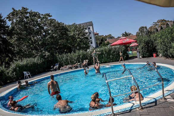 Tavalyhoz képest enyhébb fokozatba kapcsol idén a hőség
