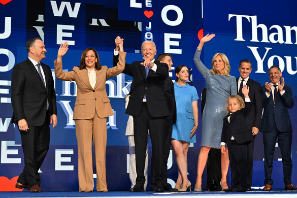 Biden támadta Trumpot, méltatta Harrist