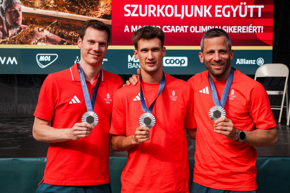 Hazaérkeztek az első érmesek az olimpiáról