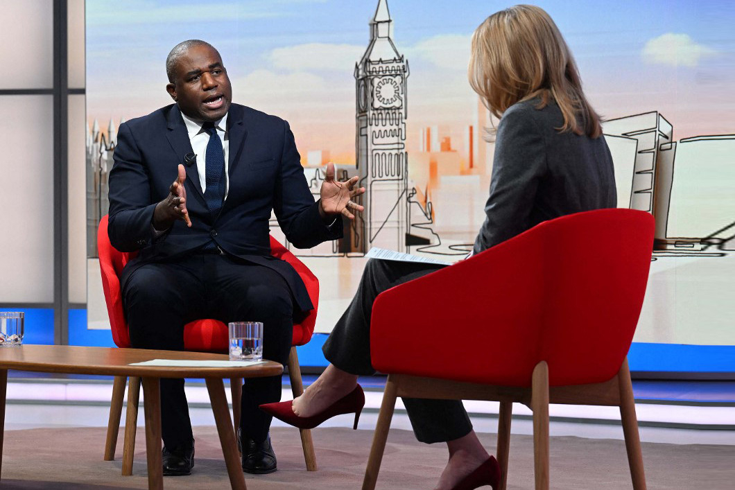 David Lammy brit külügyminiszter a BBC „Sunday Morning” című politikai televíziós műsorában Laura Kuenssberg újságírónak nyilakozott