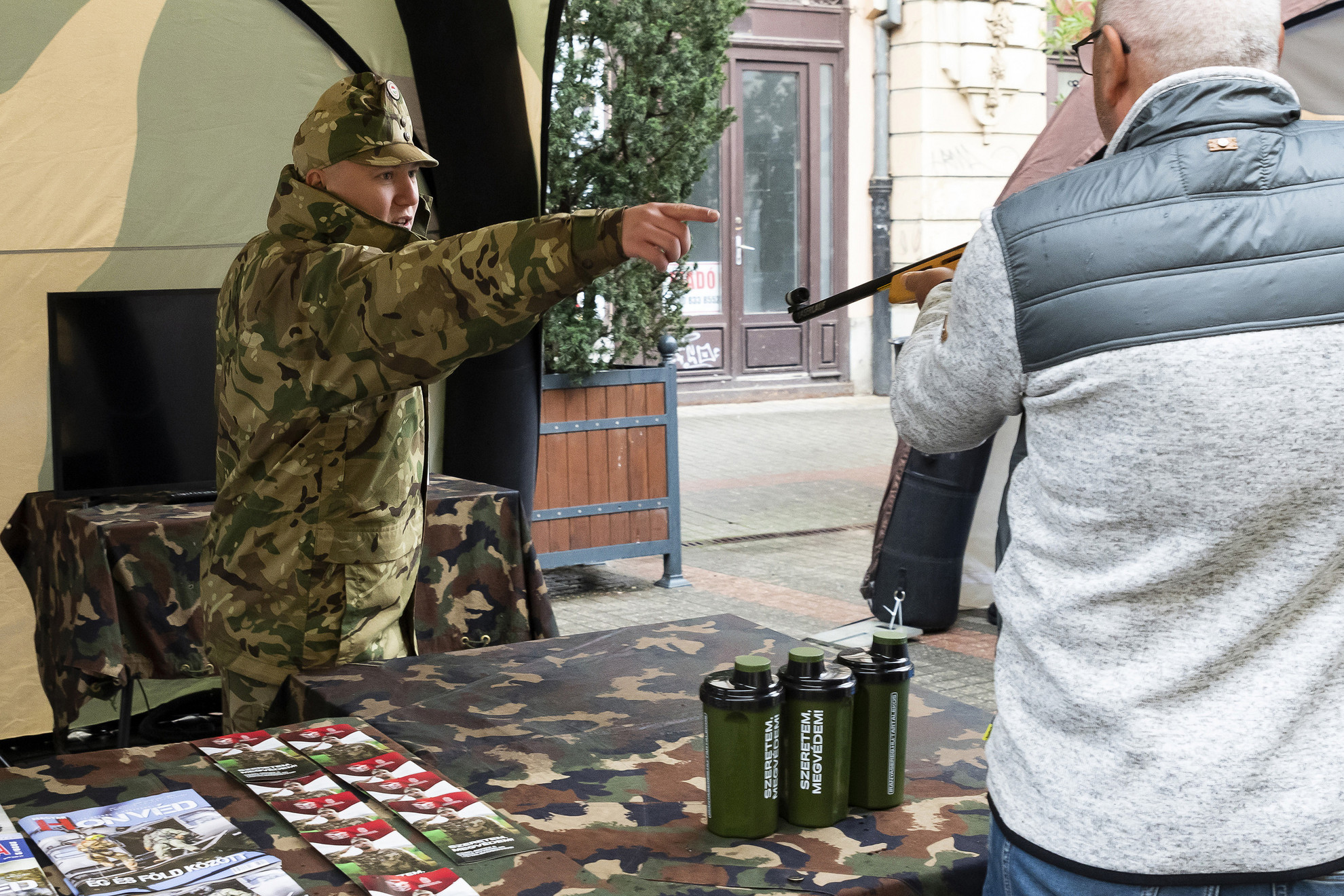 A Szeretem, megvédem toborzókampány nyíregyházi állomásán nagy volt az érdeklődés