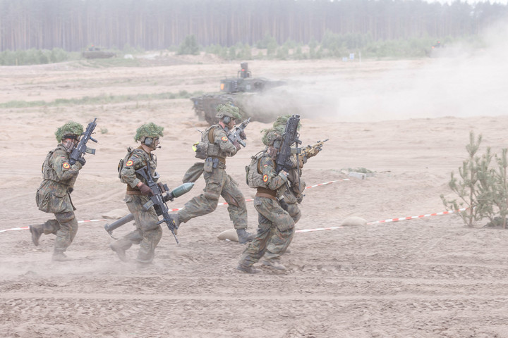 Fotó: dpa Picture-Alliance via AFP/Photothek Media Lab/Juliane Sonntag NATO nagyágyúk a kelet-európai fronton